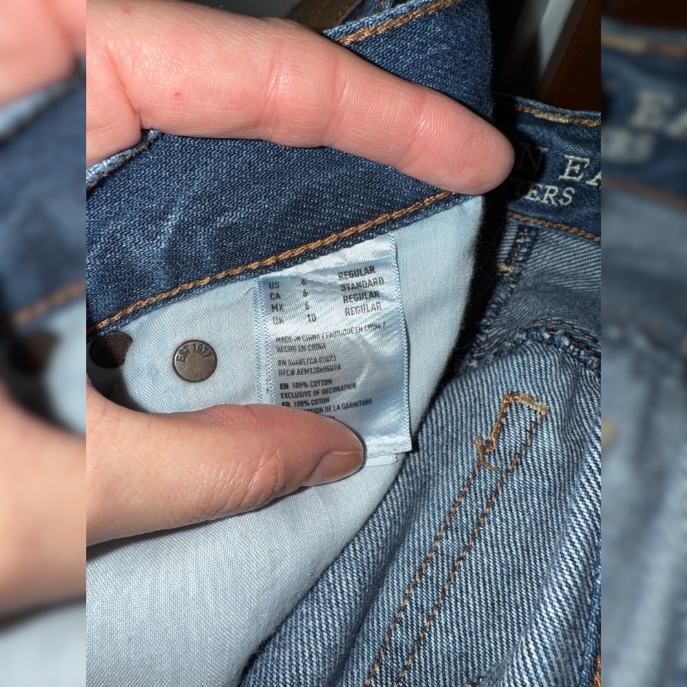 American Eagle Outfitters Distressed Boyfriend Jeans - Picture 3 of 3